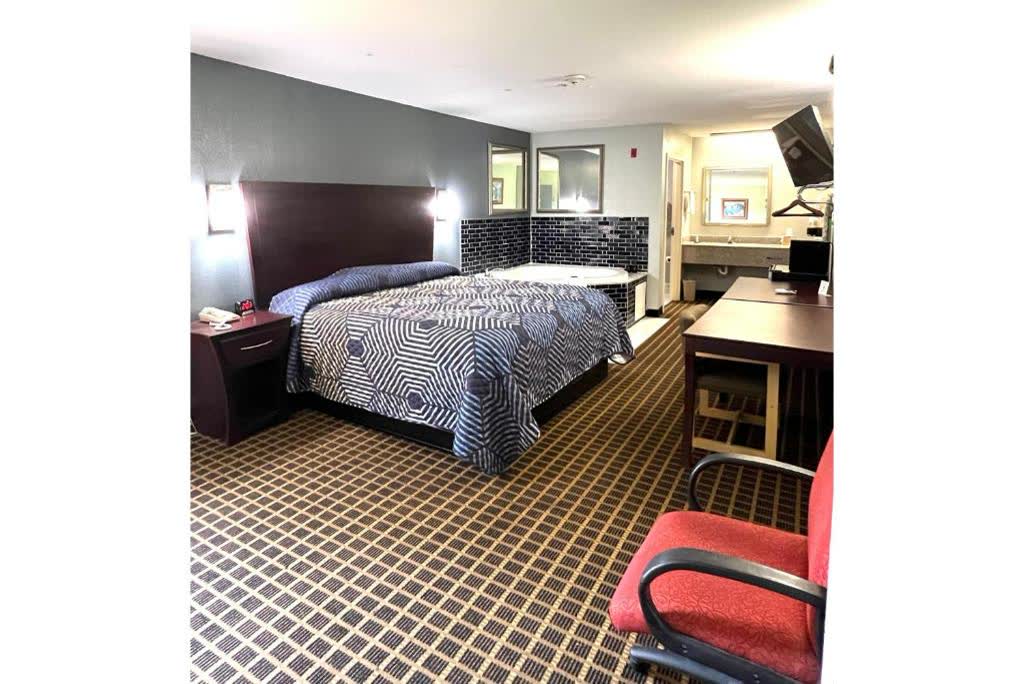 Lake Seminole Inn room 2